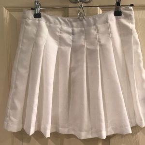 Forever 21 Pleated White skirt